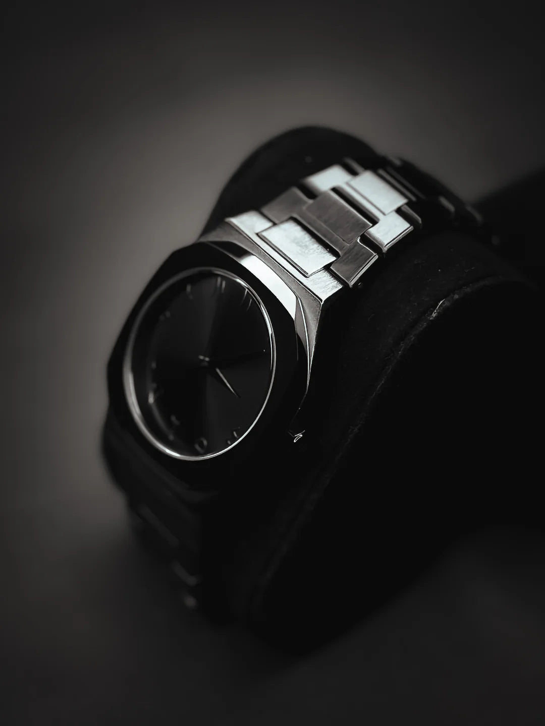 Black Arabic Aura Watch (Lightweight)